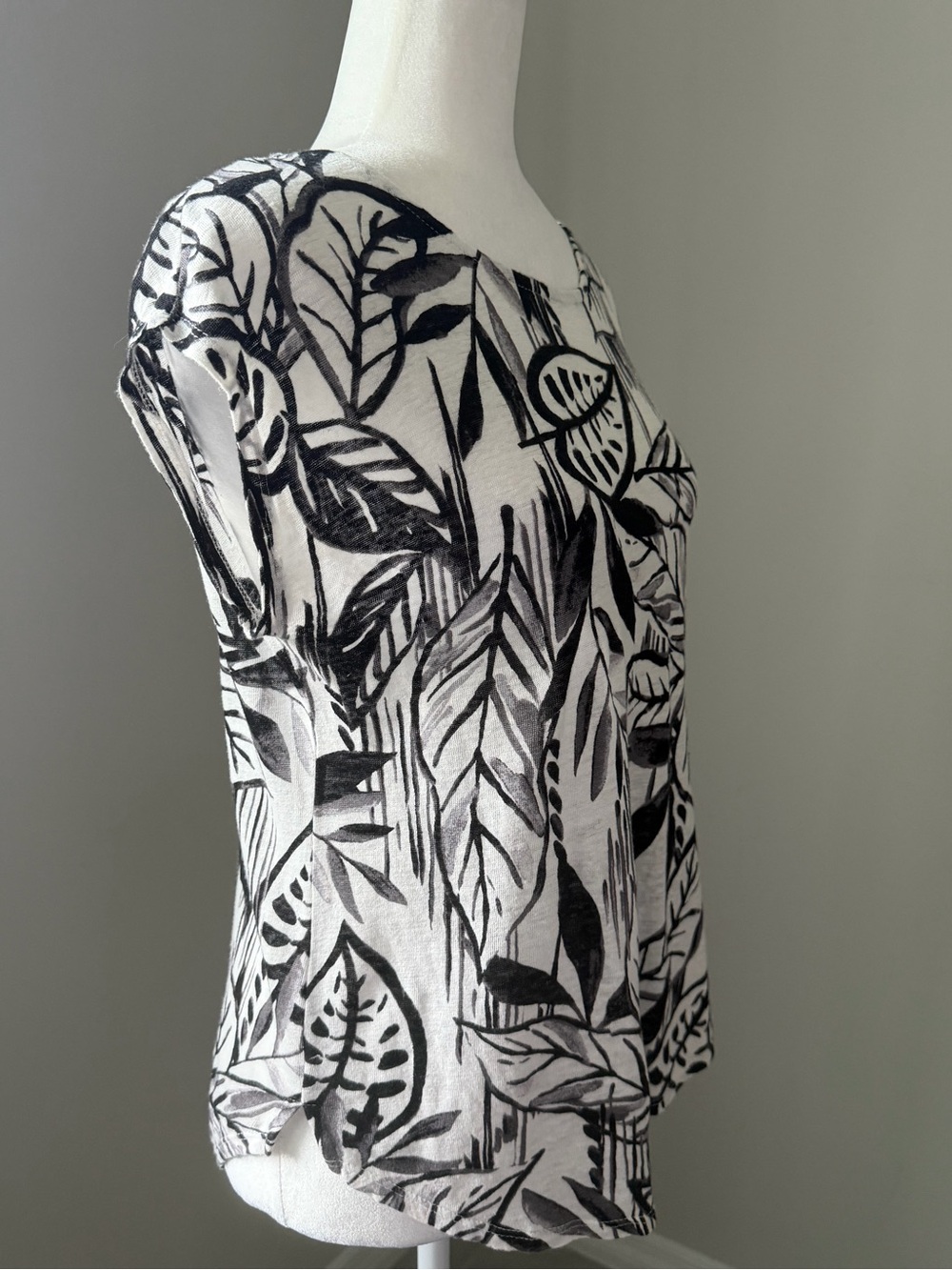 TAHARI Black White Linen Tropical Leaf Print Top Womens Size Small - Picture 4 of 11